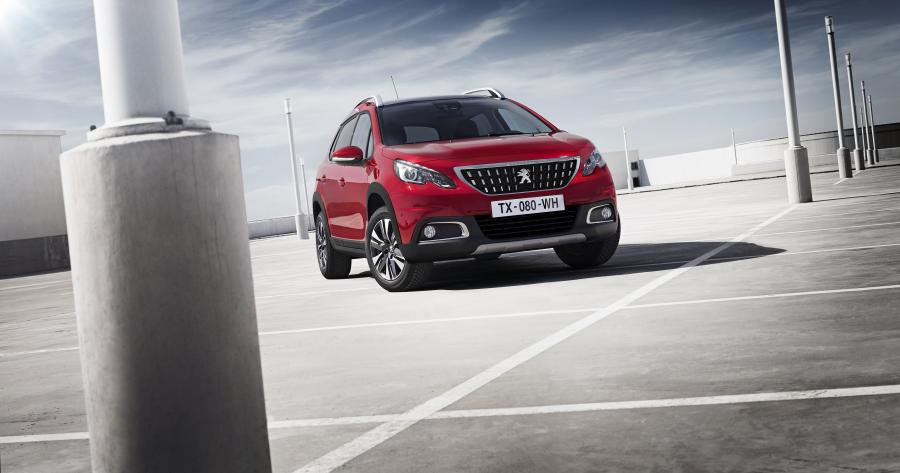  Peugeot 2008 2016 года  (фото 2 из 33)